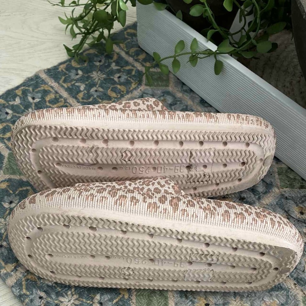 Leopard Pattern Slide Sandals - Picture 3 of 3
